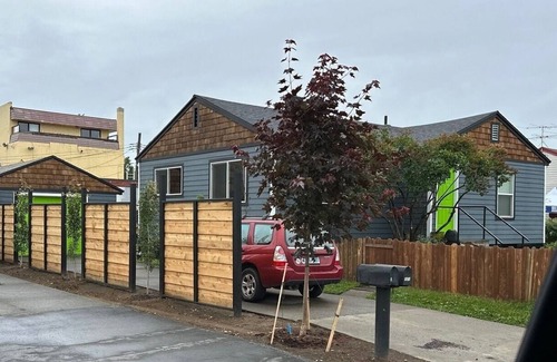 North Star House | Newly Remodeled Charming Cozy 3-bedroom house in Anchorage with WiFi