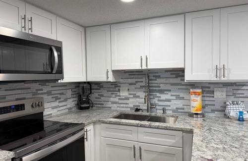 Holiday Isle Condo | 🌴 Newly Remodeled Gulf-Front Condo 🌊 | Sleeps 8 | Stunning Views