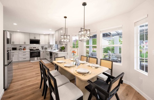 Renton House | Newly Remodeled Hilltop 4B 2.5B Retreat with Gym