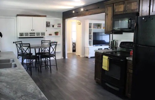 Springfield House | Newly Remodeled Home near Downtown