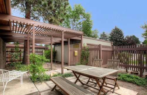 Littleton House | Newly Remodeled Home, Backs to Nature Trail W/ Mountain Views.