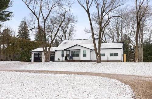 Traverse City House | ✵ Newly Remodeled Lovely 4BDR Retreat ➠ 3191