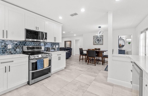 Madeira Beach Villa | Newly remodeled-minutes from the beach