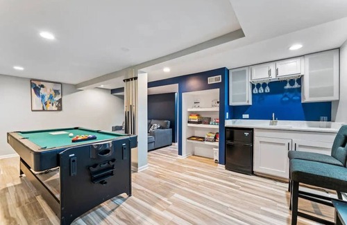 Gages Lake House | Newly remodeled-Near Lake 4BR w/Hot Tub & Games