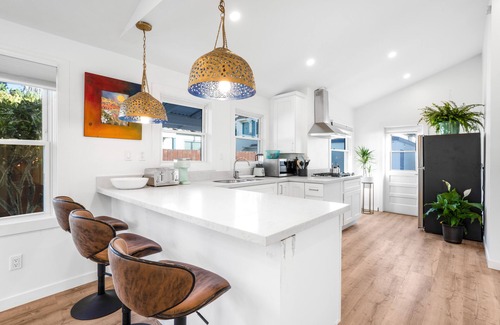 Ocean Beach House | NEWLY REMODELED OCEAN BEACH STUNNING HOME PARKING/FIREPIT/BBQ - SLEEPS 12