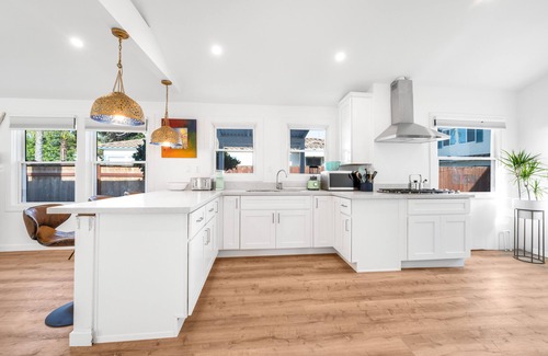 Ocean Beach House | NEWLY REMODELED OCEAN BEACH STUNNING HOME PARKING/FIREPIT/BBQ - SLEEPS 12