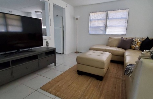 Orlando House | Newly remodeled PET FRIENDLY 2br/1bath by OIA