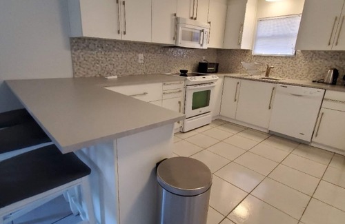 Orlando House | Newly remodeled PET FRIENDLY 2br/1bath by OIA
