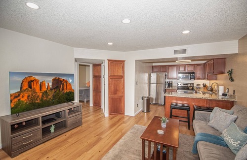 Oak Creek Condo | Newly Remodeled Prime Unit with Scenic Views