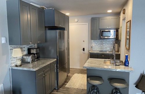 Truckee Apartment | Newly Remodeled Ski in Ski Out Cabinette