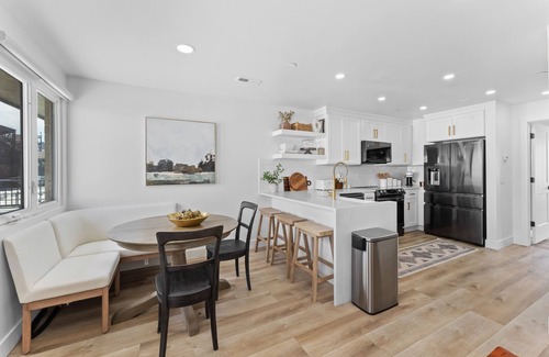 Gorgosa Condo | Newly remodeled, super location, views, walk to transit cen., chef's kitchen