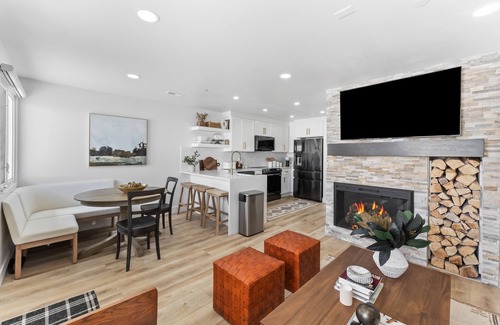Gorgosa Condo | Newly remodeled, super location, views, walk to transit cen., chef's kitchen