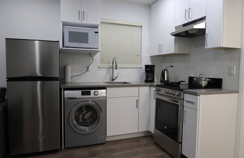 Knight House | Newly remodelled Charming 1 bedroom with AC, Wife, Heating and Easy parking