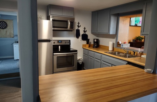 Port Clinton Cabin | Newly remolded Lodge close to public boat ramps , beach and fishing charters.