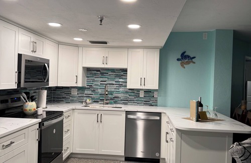Daytona Beach Shores Condo | Newly Renovated 2bed/2bath condo in Daytona Beach Shores/WiFi, AC, full kitchen