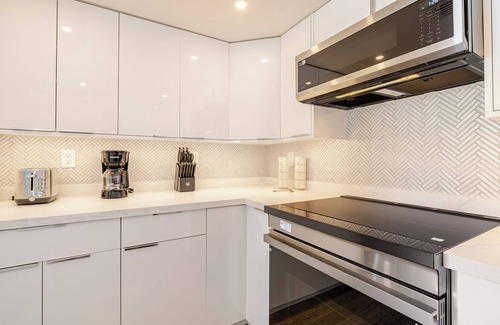 Waikiki Apartment | Newly Reno’d Oceanview Luxe Stay w/Free Parking