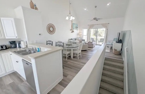 Bermuda Bay House | Newly Renovated Bermuda Bay Townhome