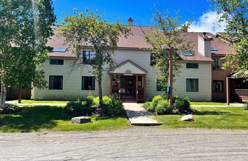 West Dover Condo | Newly Renovated 2-bedroom condo, stunning views of Mount Snow, West Dover, VT