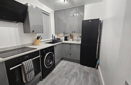 Ipswich House | Newly Renovated 2 Bed with Garden & Parking