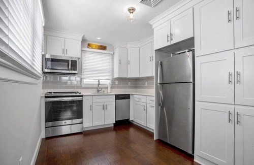 Avalon Condo | Newly renovated 2 bedroom conveniently located in the downtown of Avalon