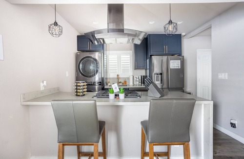 Los Angeles House | NEWLY Renovated 2bed/1bath home!