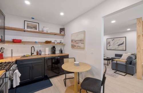 Ann Arbor House | Newly Renovated 2BR/2BA Duplex!