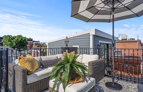 Telegraph Hill House | Newly renovated 3 bed 3.5 bath townhouse close to beach, seaport and downtown