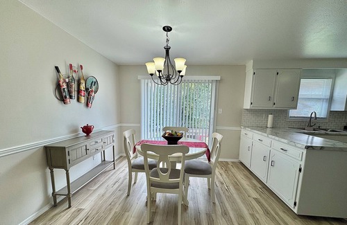 Ashwaubenon House | Newly Renovated 3 bedrooms w/5 beds, 2 bath home w/convenience to everything.