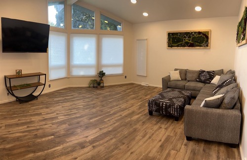 Ashwaubenon House | Newly Renovated 5-Bedroom Home Near Lambeau Field