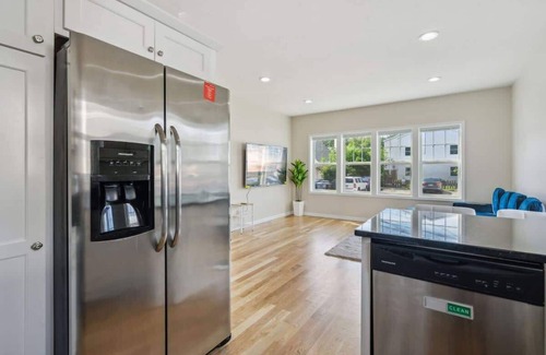 Lyn-Lake House | Newly Renovated 5BD 4BA Home near Downtown