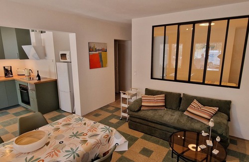 Portiragnes-Plage Apartment | Newly renovated air-conditioned apartment - only 100 m from the beach.