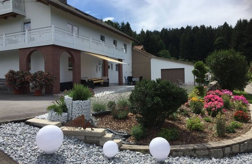 Zachenberg Apartment | Newly renovated apartment f. d. high standards in an idyllic secluded location