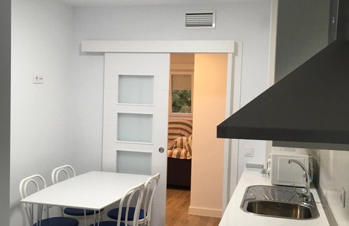 Almeria Condo | Newly renovated apartment 5 minutes from the beach with wifi and AACC.