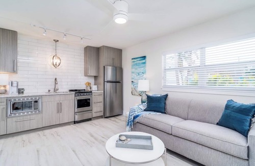 Winslow Reserve Apartment | NEWLY Renovated Boutique, Modern Apt by the Beach! - Unit G