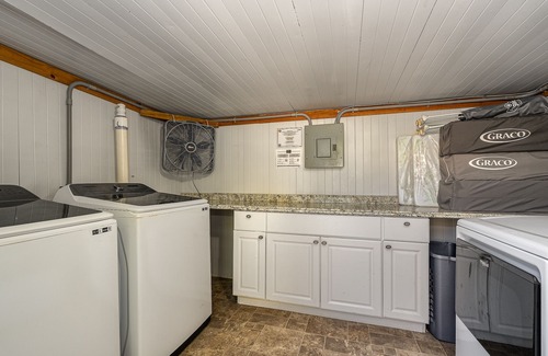 Winslow Reserve Apartment | NEWLY Renovated Boutique, Modern Apt by the Beach! - Unit G