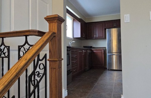 Sudbury Apartment | Newly renovated 3 bedrooms and 1 bathrooms. Located in the prime location.