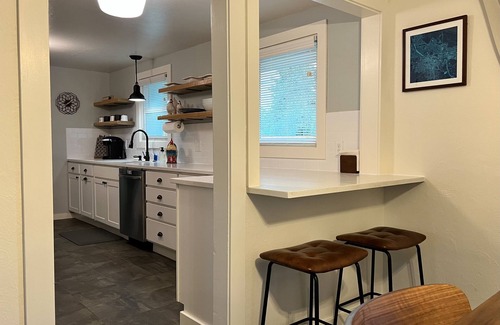 Central Oregon House | Newly Renovated Charmer