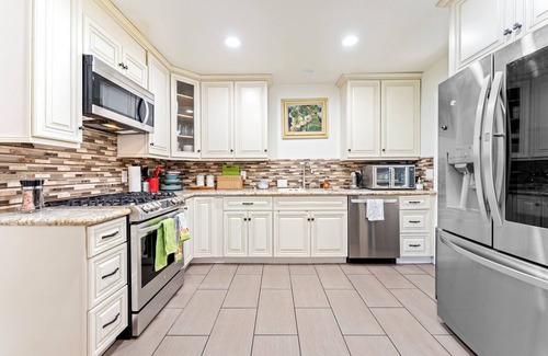 Glendora House | Newly Renovated Comfortable 4 Bds Houses in LA