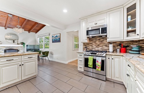 Glendora House | Newly Renovated Comfortable 4 Bds Houses in LA