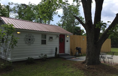 Augusta Cottage | Newly Renovated Completely Furnished Two Bedroom Cottage