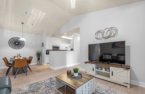 Foley Condo | Newly Renovated Condo Minutes from The Beach, OWA Water Park and Tanger Outlets