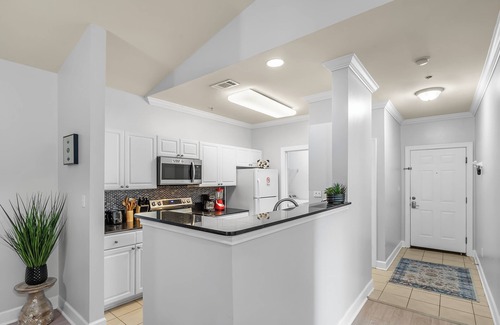 Foley Condo | Newly Renovated Condo Minutes from The Beach, OWA Water Park and Tanger Outlets