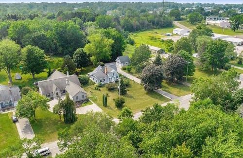 South Haven House | Newly Renovated Cottage 5 mins from Beach!