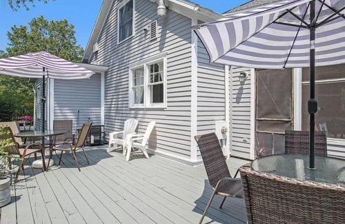 South Haven House | Newly Renovated Cottage 5 mins from Beach!