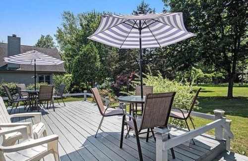 South Haven House | Newly Renovated Cottage 5 mins from Beach!