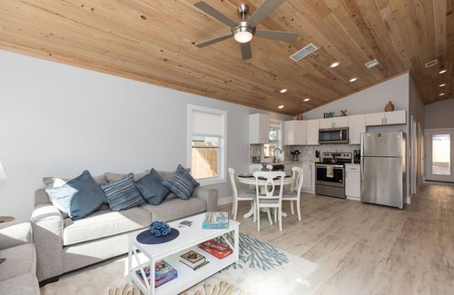 Coquina Gables House | NEWLY RENOVATED DOG FRIENDLY BEACH HOUSE WITH FENCED IN YARD 1 BLOCK TO BEACH