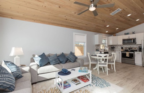 Coquina Gables House | NEWLY RENOVATED DOG FRIENDLY BEACH HOUSE WITH FENCED IN YARD 1 BLOCK TO BEACH