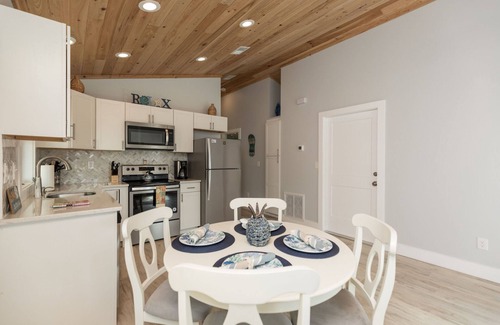 Coquina Gables House | NEWLY RENOVATED DOG FRIENDLY BEACH HOUSE WITH FENCED IN YARD 1 BLOCK TO BEACH