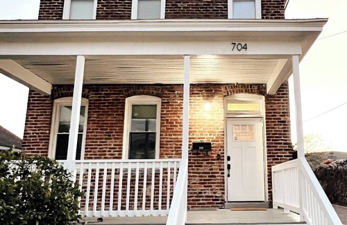 Hampton House | Newly Renovated, Historic 4-Bdrm Home by the Beachnn