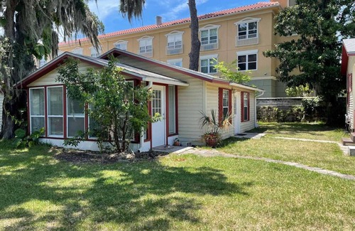 St. Augustine Cottage | Newly renovated home to yourself!
